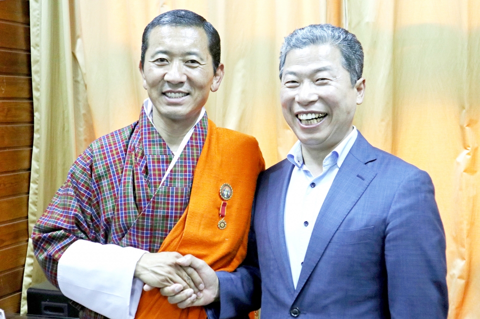 서대석 서구청장이 부탄의 로태 체링(Lotay Tshering) 국무총리와 면담을 갖고, 부탄의 국민총행복정책에 대해 배우고 논의하는 등 알찬 연수의 시간을 가졌다. [사진=동구청]