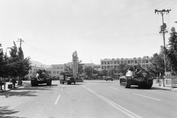 1980년 5월 27일 전남도청 앞 광장(오전 8시 20분경)